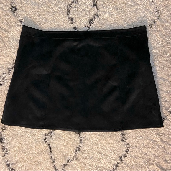 Express suede button down mini skirt - Picture 2 of 3